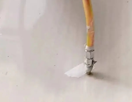 营口瓷砖空鼓维修公司专业解答在瓷砖铺贴过程中，如果使用的砂料过粗（如全部使用了粗砂），可能会导致以下问题