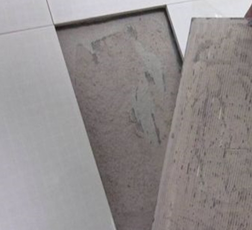 营口瓷砖空鼓维修公司分享瓷砖铺贴时如果打浆（即涂抹在瓷砖背面和基层上的砂浆或瓷砖胶）过少，会带来以下问题